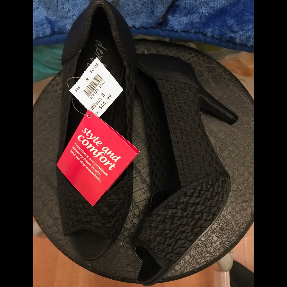 NWT Comfort Heels
